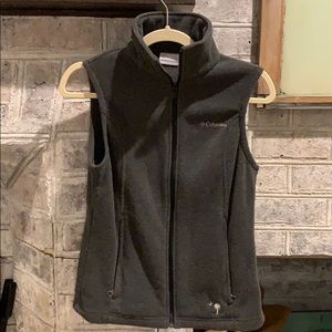 Columbia fleece vest- like new